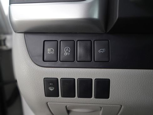 Used 2017 Toyota Highlander XLE image 29