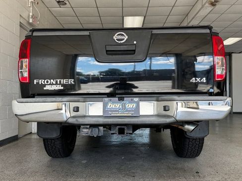 Used 2005 Nissan Frontier NISMO AWD/4WD image 4
