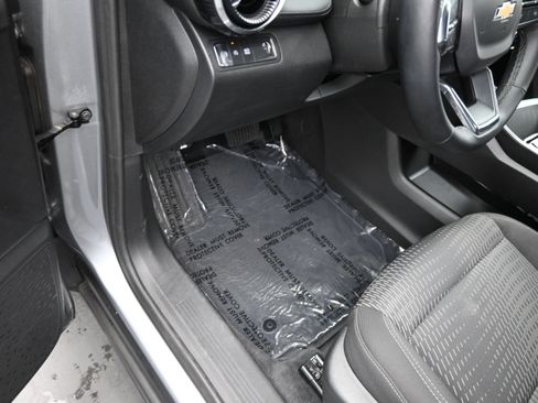 Used 2025 Chevrolet Equinox LT FWD image 15