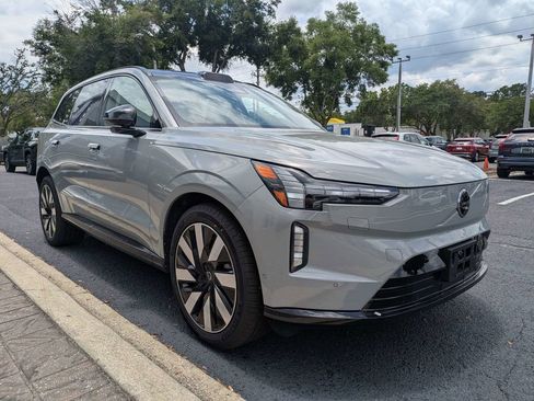 Certified 2025 Volvo EX90 Ultra AWD/4WD image 8