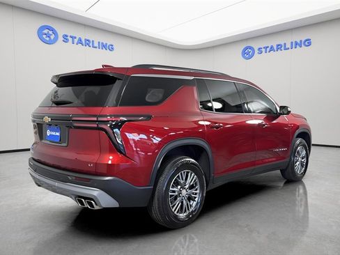 Used 2024 Chevrolet Traverse LT image 9