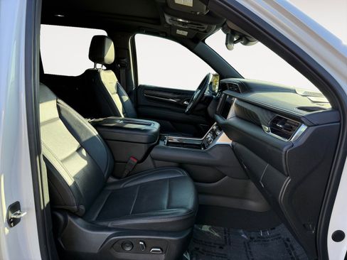 Used 2023 GMC Yukon XL Denali image 19