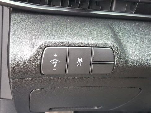 Certified 2025 Hyundai Elantra Sport image 23