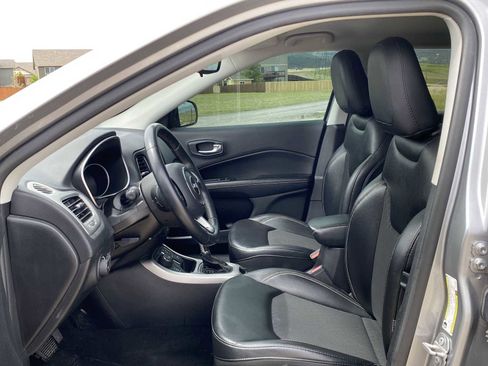 Used 2019 Jeep Compass Latitude AWD/4WD image 16