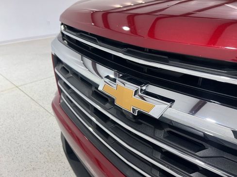 Used 2025 Chevrolet Traverse LT w/ Sun and Wheel Package image 29