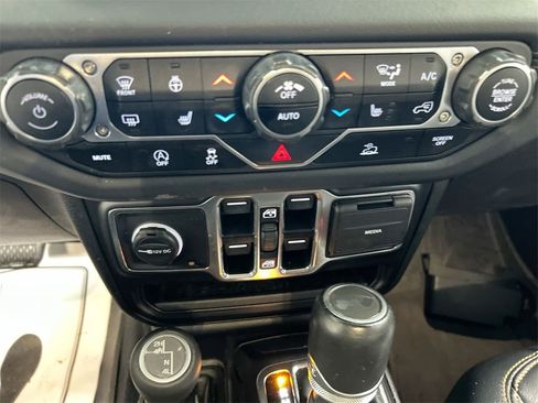 Certified 2024 Jeep Wrangler Sahara w/ Dual Top Group image 17