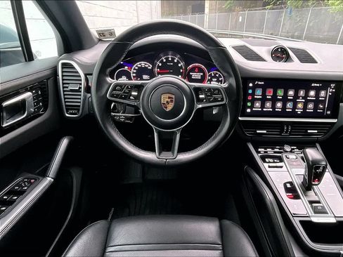 Certified 2022 Porsche Cayenne AWD/4WD image 11