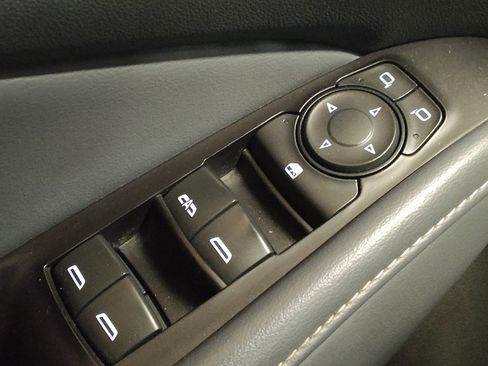 Used 2018 Buick Enclave Essence AWD/4WD image 27