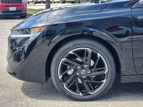 New 2026 Nissan Sentra SR w/ Floor Mat Package FWD image 5