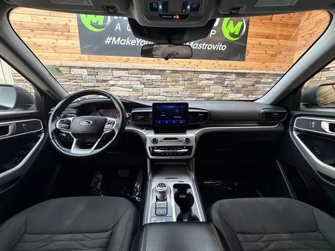 Used 2021 Ford Explorer XLT AWD/4WD image 17
