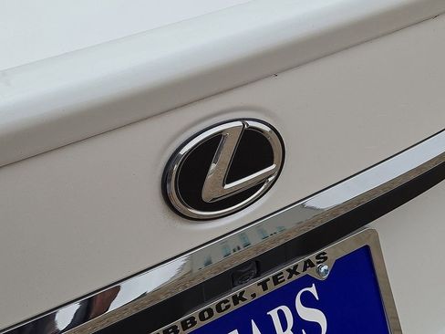 Used 2024 Lexus ES 300h Ultra Luxury w/ Accessory Package (Z2) FWD image 11