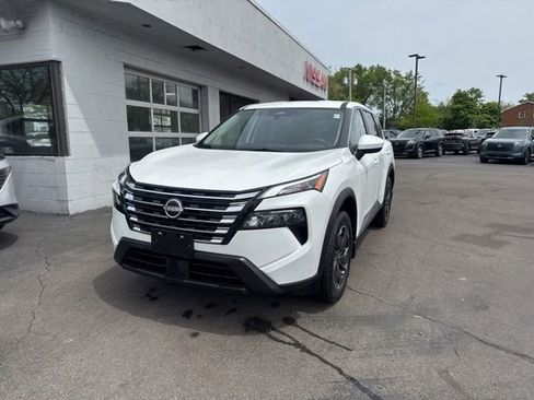 Used 2025 Nissan Rogue SV AWD/4WD image 5