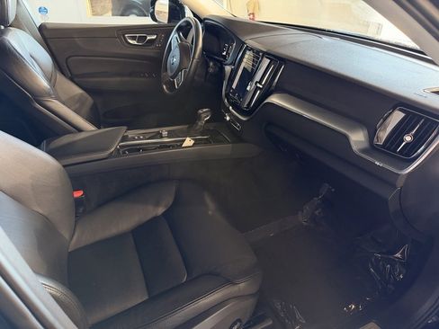 Used 2018 Volvo XC60 T5 Momentum image 11