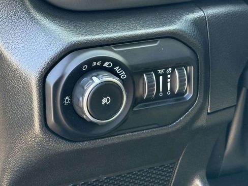 Used 2022 Jeep Wrangler Unlimited Sahara w/ LED Lighting Group AWD/4WD image 26