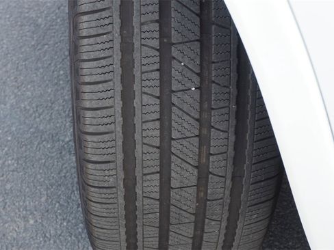 Used 2025 Mercedes-Benz GLE 350 4MATIC w/ AMG Line Exterior image 11