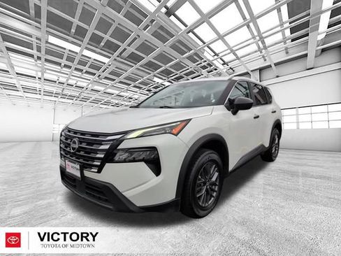 Used 2024 Nissan Rogue S FWD image 8