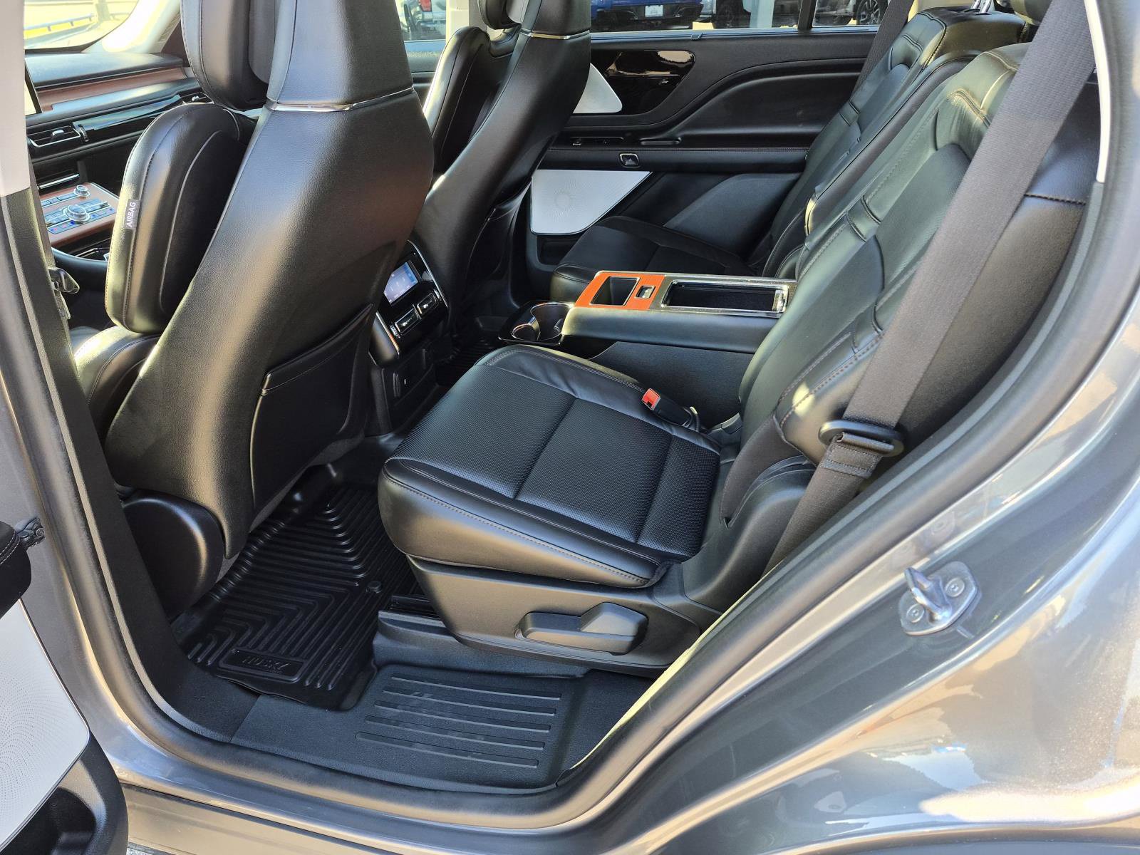Used 2024 Lincoln Aviator Reserve w/ Equipment Group 201A AWD/4WD image 3
