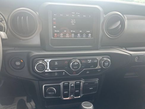 Used 2023 Jeep Gladiator Sport AWD/4WD image 20