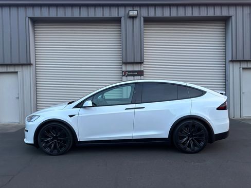 Used 2023 Tesla Model X image 3