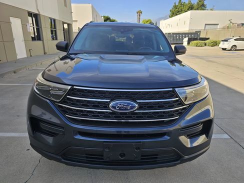 Used 2023 Ford Explorer XLT image 3