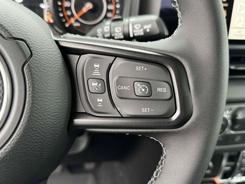 New 2025 Jeep Wrangler Unlimited Rubicon w/ Convenience Group AWD/4WD image 9