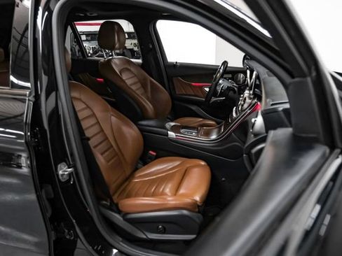 Used 2020 Mercedes-Benz GLC 43 AMG 4MATIC image 29