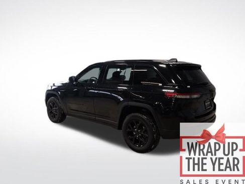 Used 2024 Jeep Grand Cherokee Altitude image 23