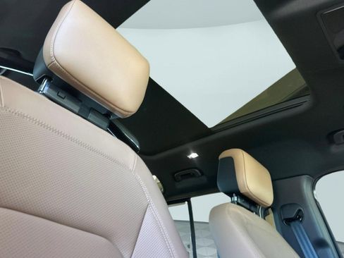 New 2026 Land Rover Defender 110 X-Dynamic SE AWD/4WD image 23