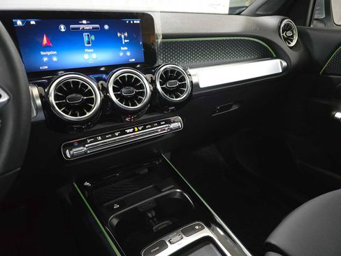 Certified 2026 Mercedes-Benz GLB 250 4MATIC image 32
