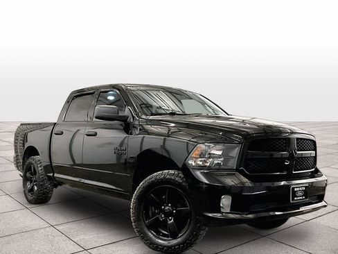 Used 2018 RAM 1500 Express w/ Black Ram 1500 Express Group AWD/4WD image 3