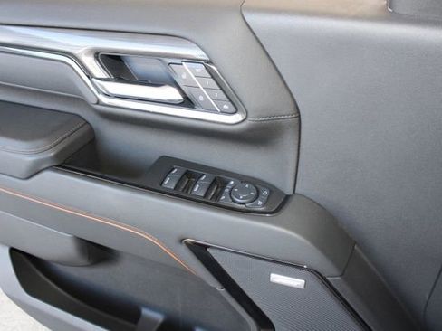 Used 2025 GMC Sierra 2500 AT4 w/ AT4 Premium Plus Package image 25