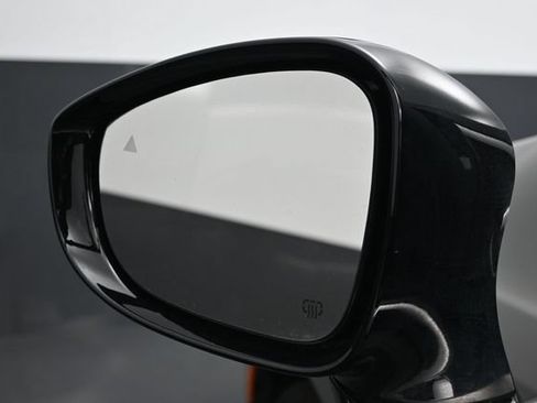 Used 2025 Chrysler Pacifica Select FWD image 4