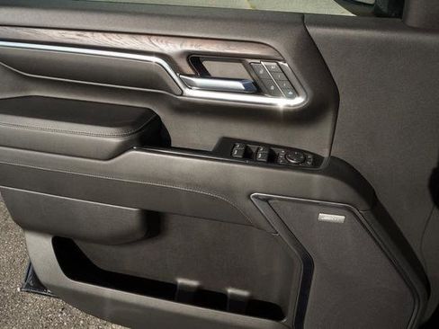 Used 2024 GMC Sierra 2500 SLT w/ SLT Convenience Package AWD/4WD image 19