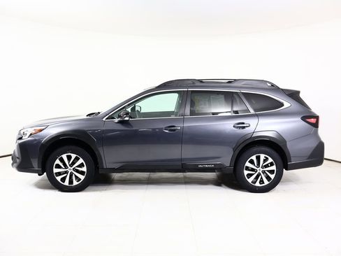 Used 2023 Subaru Outback Premium image 11