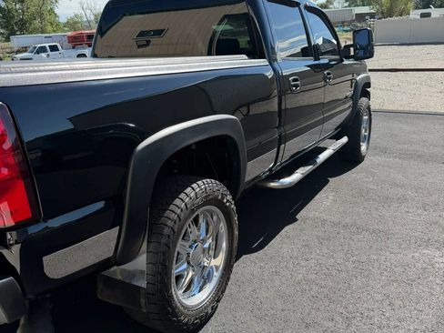 Used 2004 Chevrolet Silverado 2500 LT w/ Heavy-Duty Power Package AWD/4WD image 9