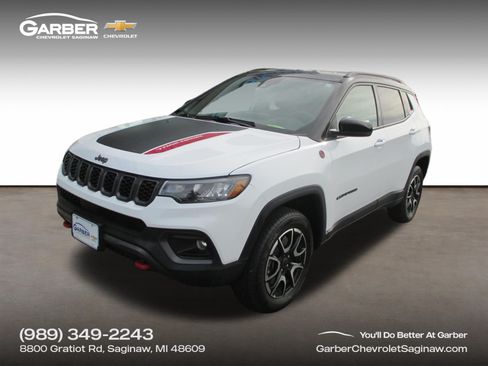 Used 2025 Jeep Compass Trailhawk AWD/4WD image 1