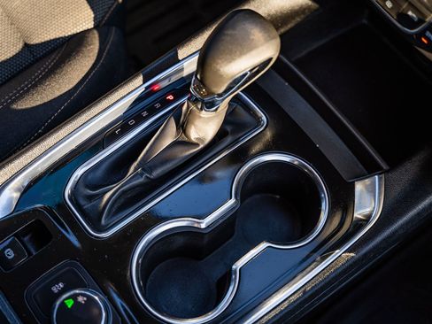 Used 2021 Chevrolet Traverse LS image 29