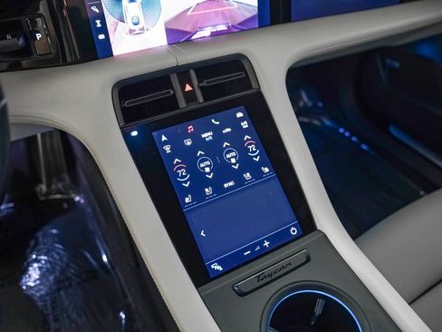 Used 2021 Porsche Taycan Turbo image 19