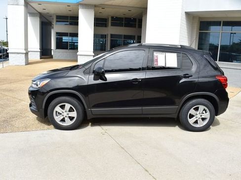 Used 2022 Chevrolet Trax LT w/ LT Convenience Package AWD/4WD image 6