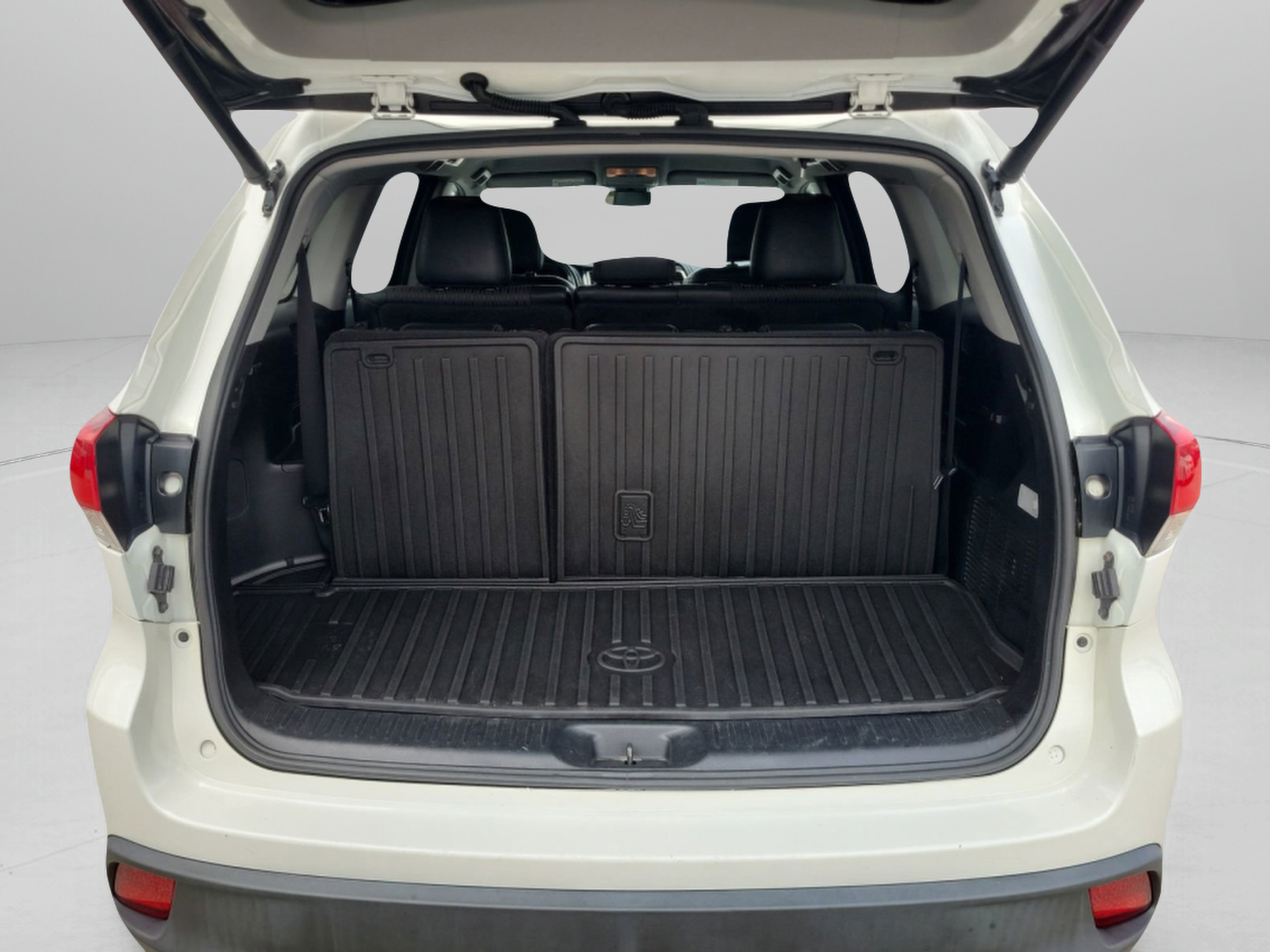 Used 2018 Toyota Highlander Plus AWD/4WD image 28