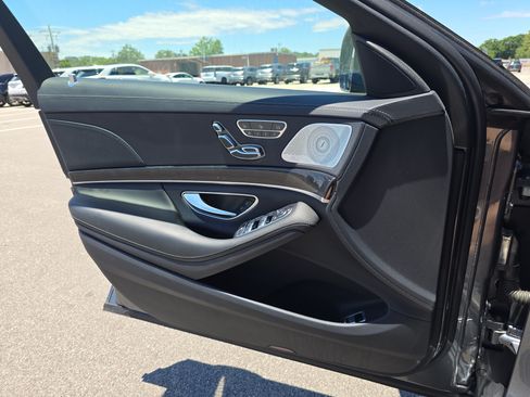 Used 2019 Mercedes-Benz S 560 4MATIC Sedan image 26