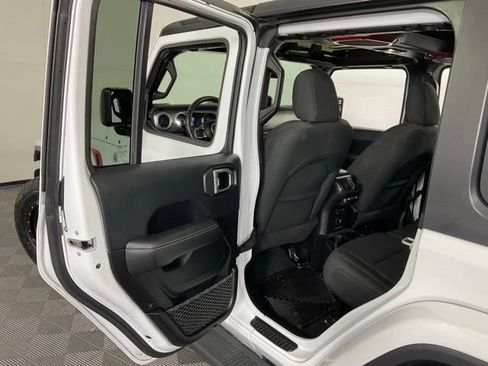 Used 2019 Jeep Wrangler Unlimited Sahara AWD/4WD image 36