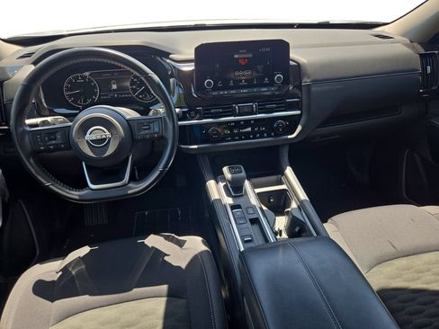 Used 2025 Nissan Pathfinder SV FWD image 9