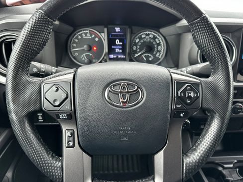 Used 2016 Toyota Tacoma TRD Sport image 23