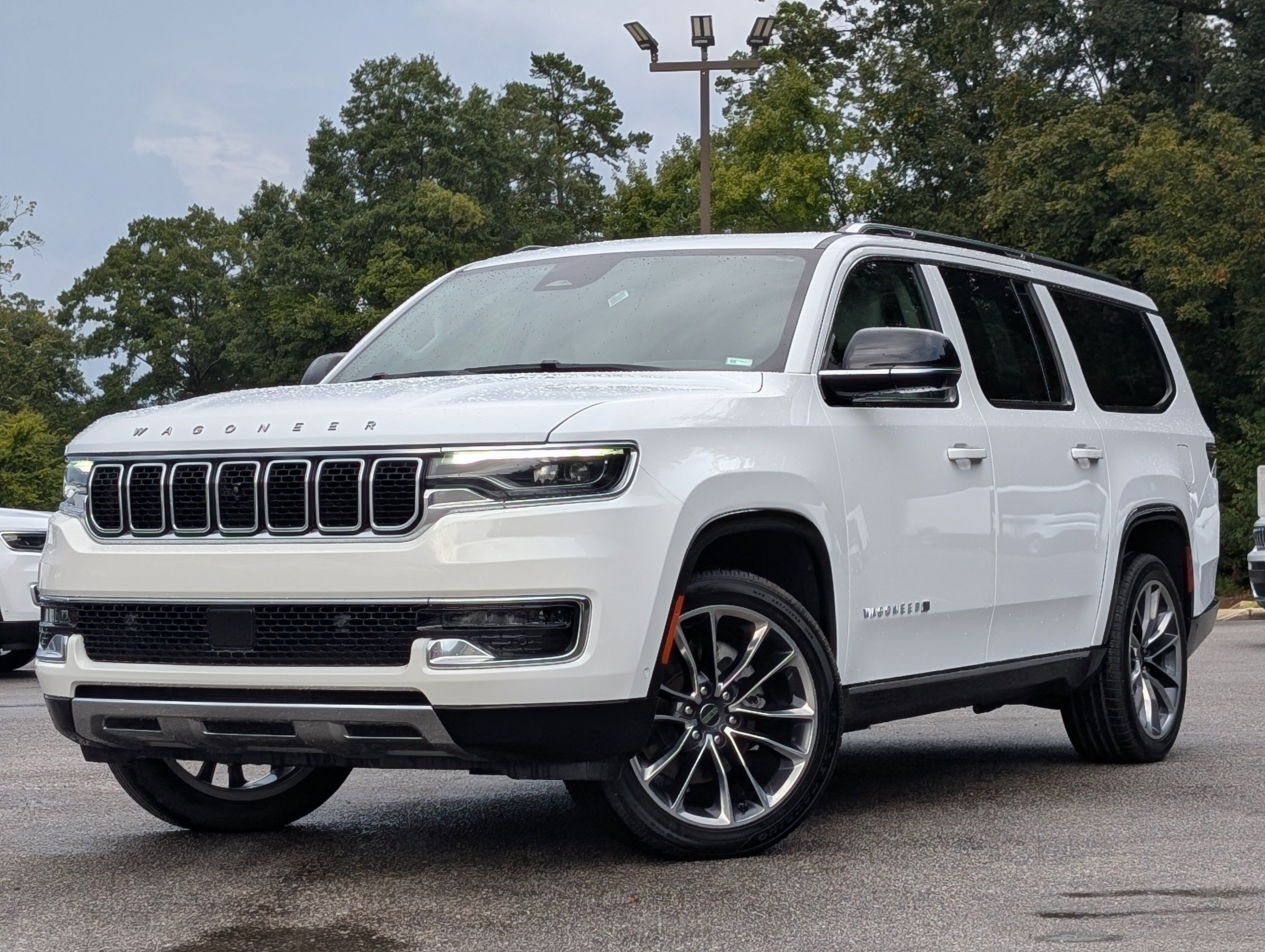 Used 2024 Jeep Wagoneer L Series III w/ Premium Group I AWD/4WD image 4