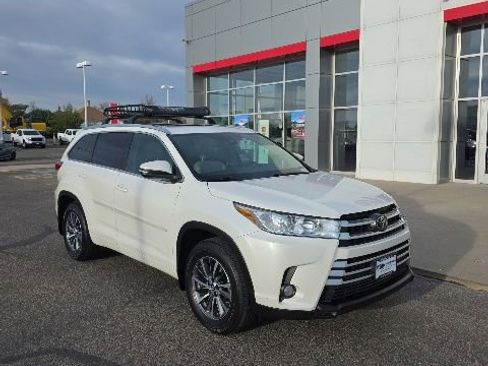 Used 2017 Toyota Highlander XLE AWD/4WD image 7