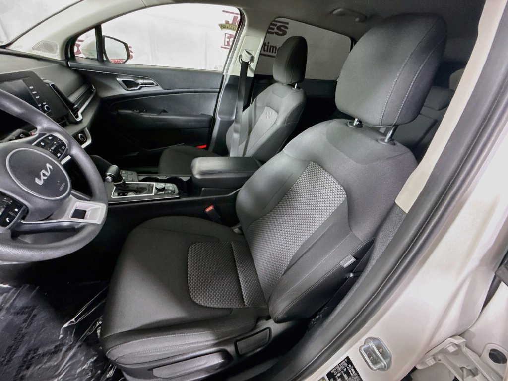 Used 2023 Kia Sportage LX AWD/4WD image 26