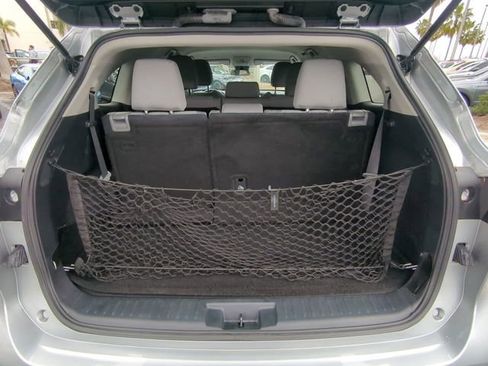 Used 2022 Toyota Highlander L image 14