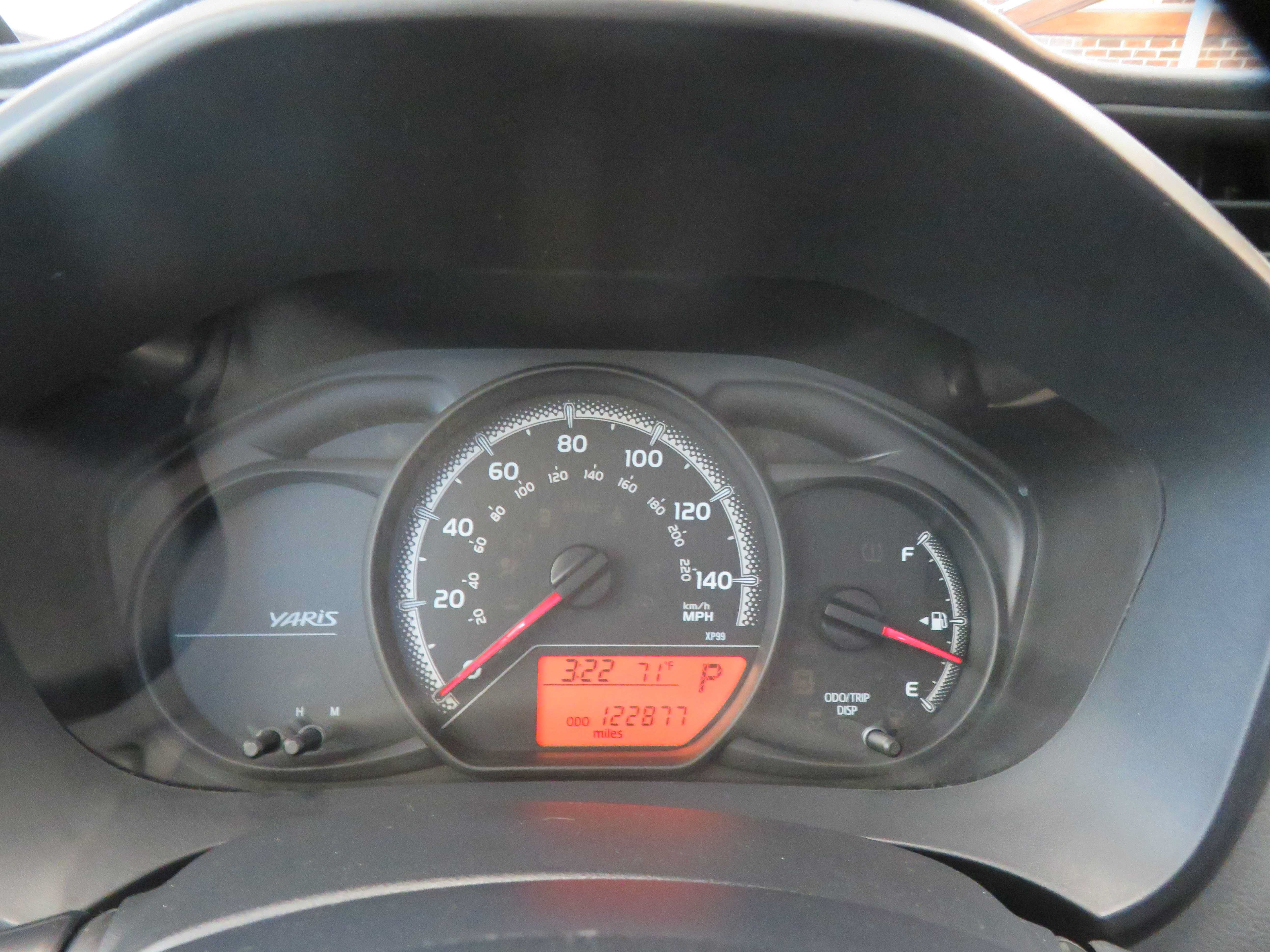 Used 2015 Toyota Yaris L FWD image 34
