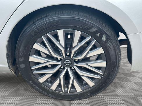 Used 2024 Nissan Altima 2.5 SV FWD image 31